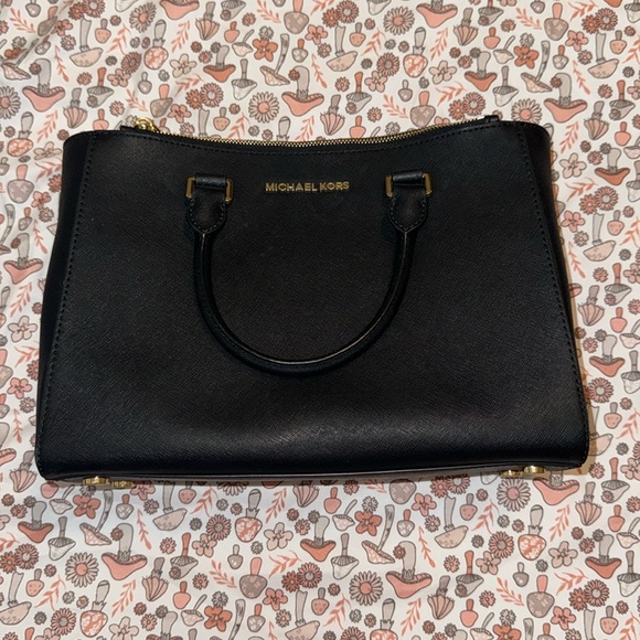 Michael Kors purse - Picture 1 of 5